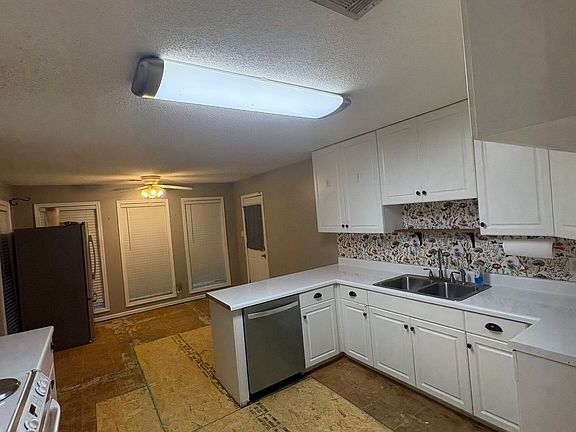 4th image of 206 Southern Walk Cir