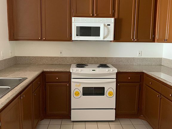3rd image of 625 S Berendo St APT 410