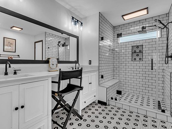5th image of 133 Brook Knoll Way