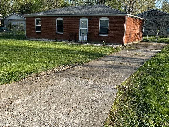 3rd image of 2420 Parliament Ct