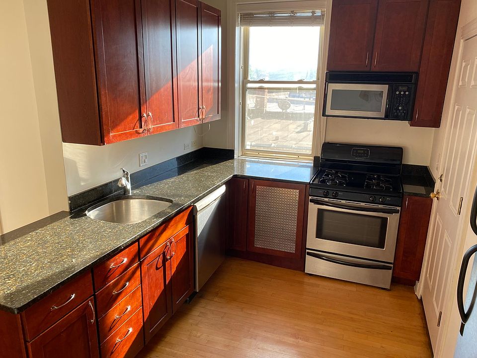 1st image of 4706 N Winchester Ave #3M