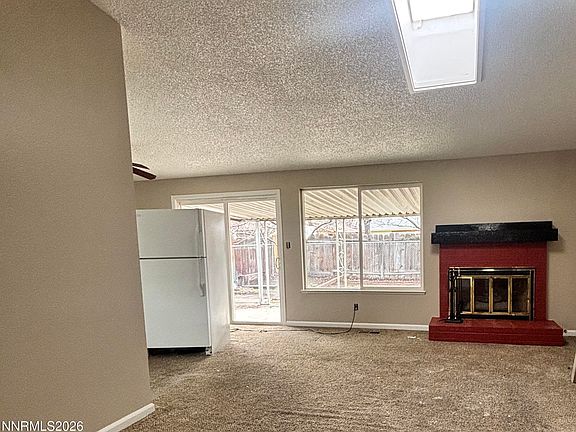 5th image of 889 Glen Molly Dr