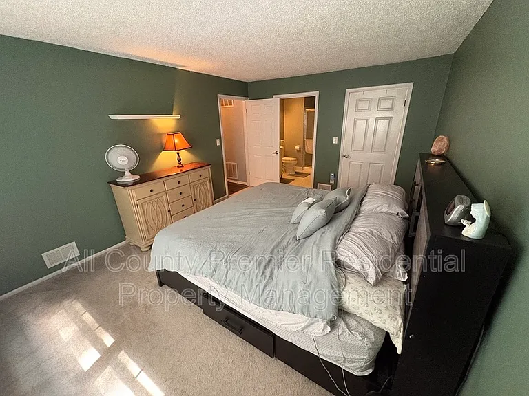 60 Versailles Ct — Photo 16