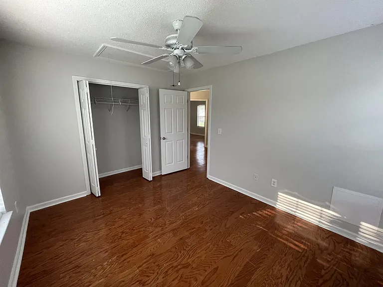 2704 Holmes Ct N — Photo 14