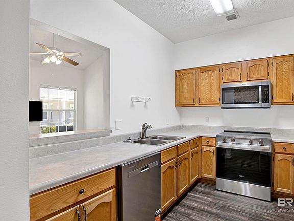 5th image of 102 Courthouse Dr APT 4