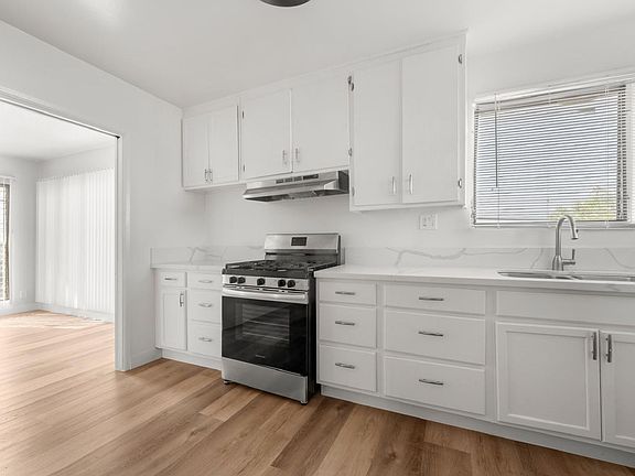 4th image of 643 W 74th St #F4