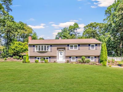 30 Cali Drive, Shelton, CT, 06484
