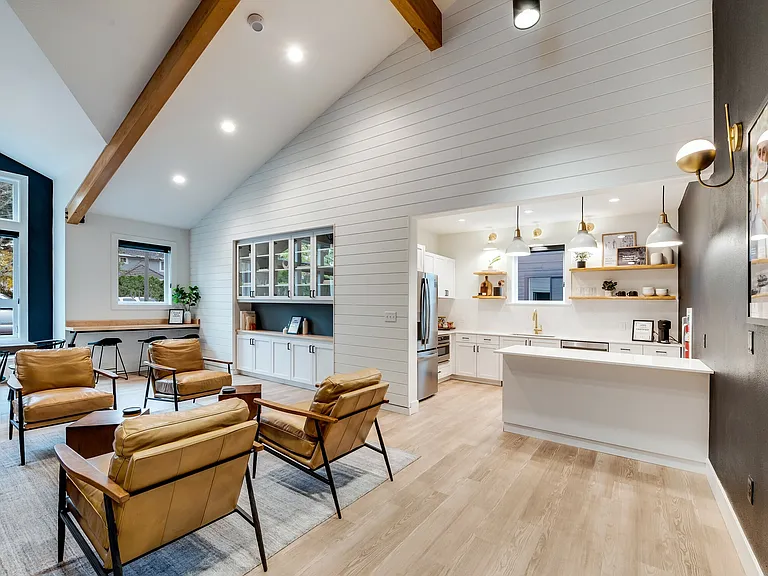 Clubhouse Kitchen and Lounge