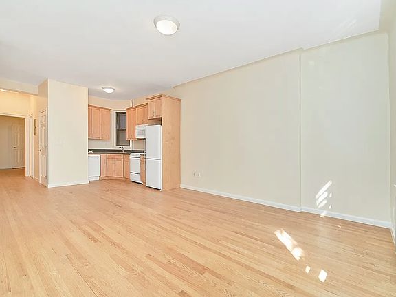 3rd image of 123 E 82nd St APT 2A