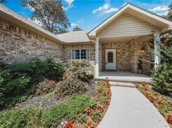 1 Totton Ln, Bella Vista, AR 72714