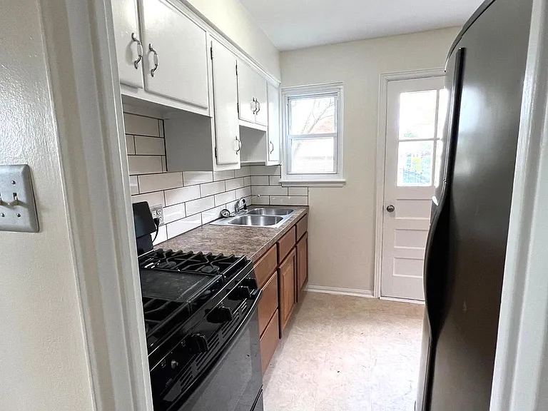 1907 Columbia Ave — Photo 8