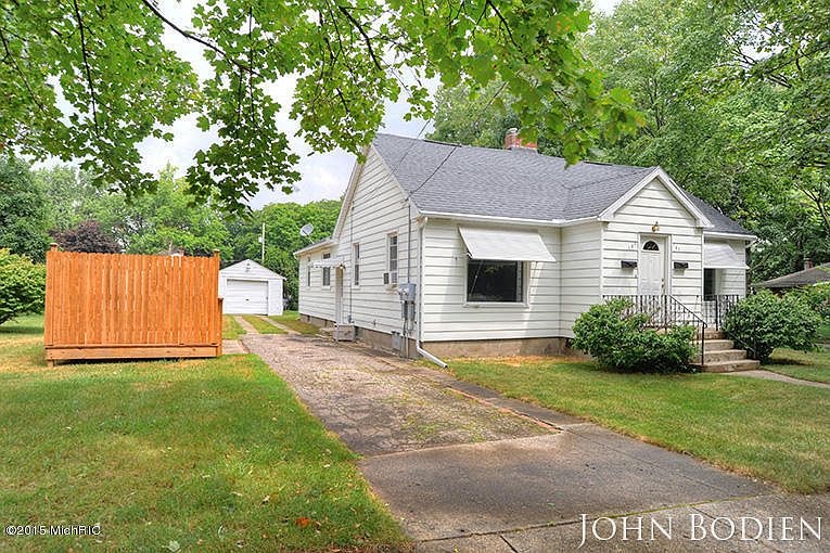1st image of 153 Meerse St SE