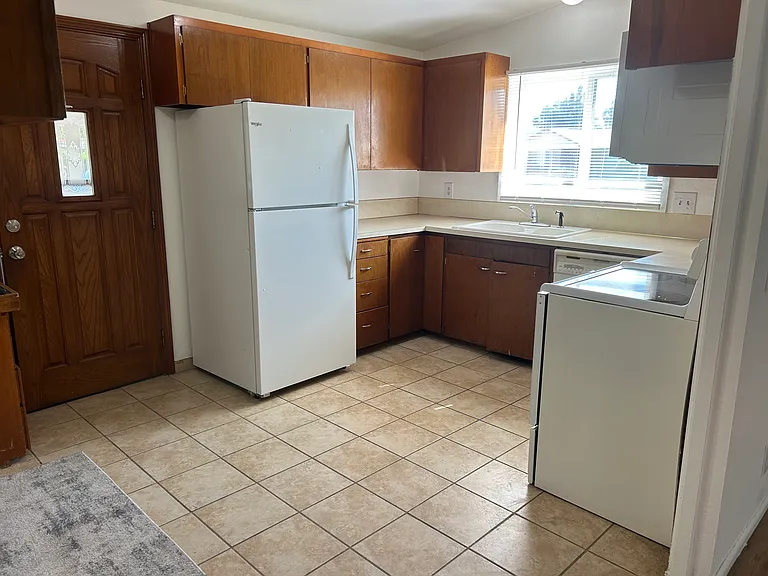 202 Pleasant Way — Photo 3