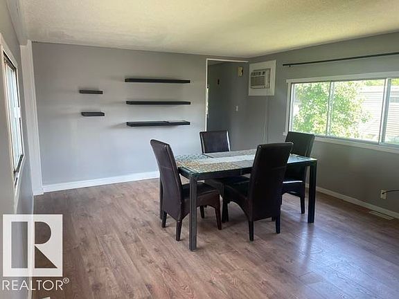 5th image of 450 Evergreen Park NW