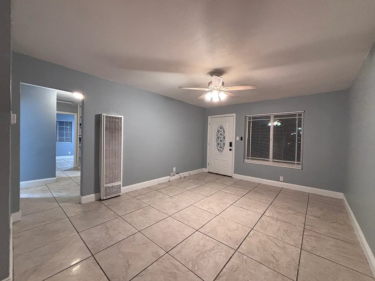 Building Photo - 1567 Riverside Dr