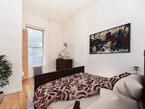 581 East 137th Street image 3 of 11