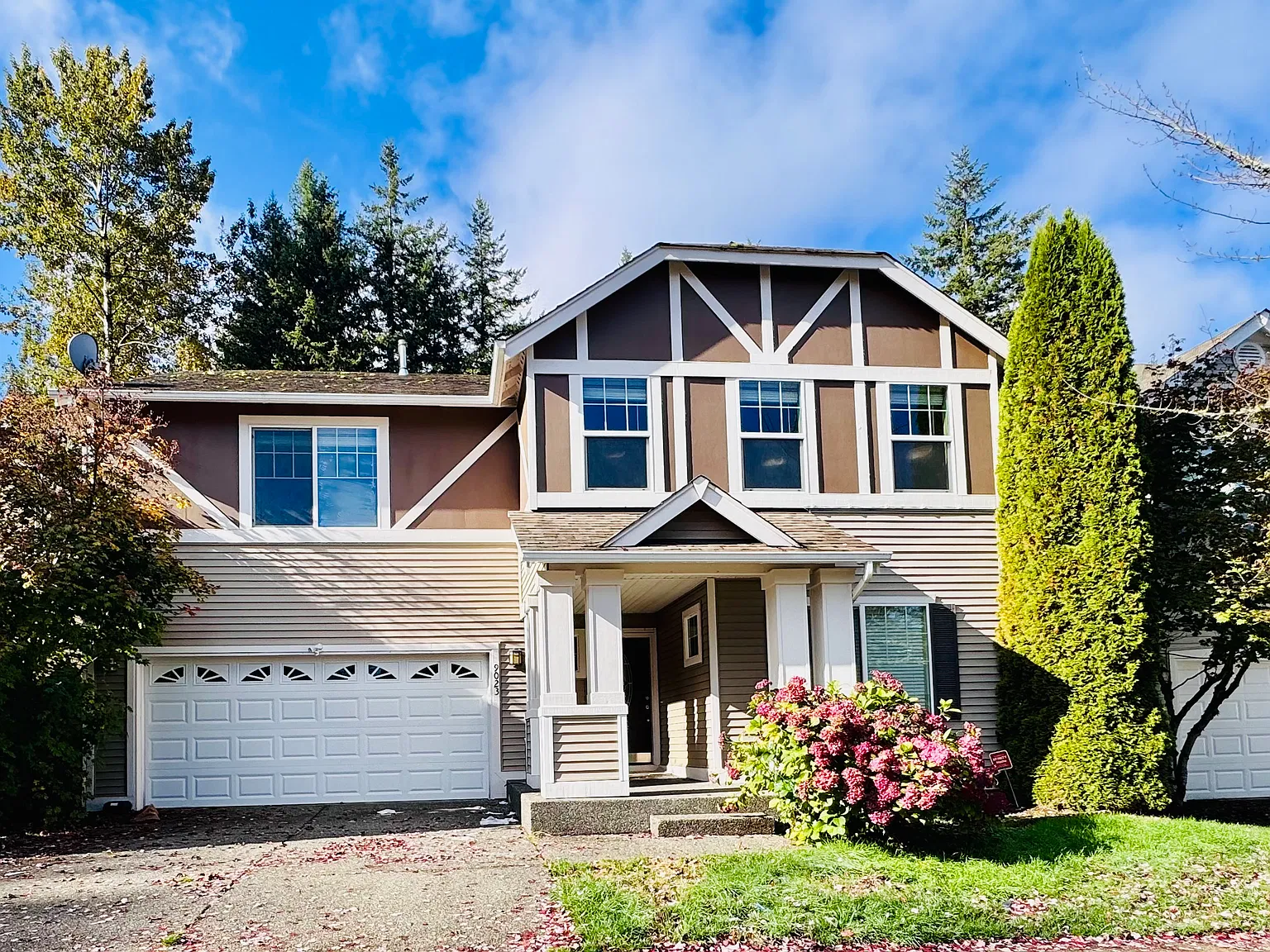 4 bed, 3100 sqft, $4,900 — Photo 1