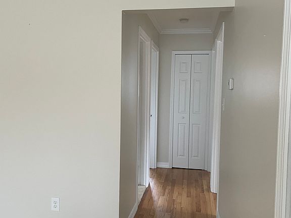 3rd image of 19456 Deering St