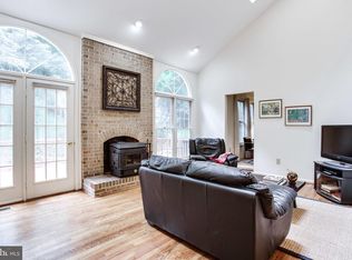 10501 Oakton Ridge Ct, Oakton, VA 22124