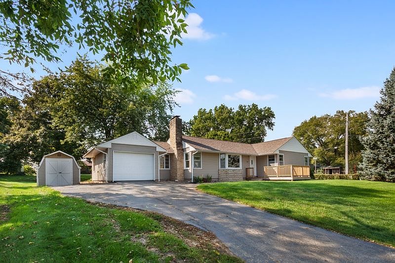 1st image of 915 Circle Dr