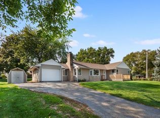 915 Circle Dr, Wellman, IA 52356