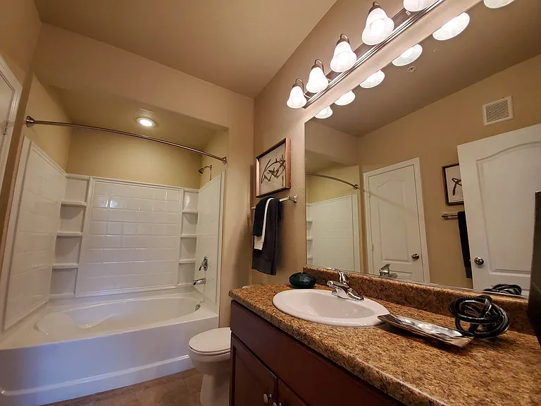 2b2 1182 SQFT 2 Bed 2 Bath