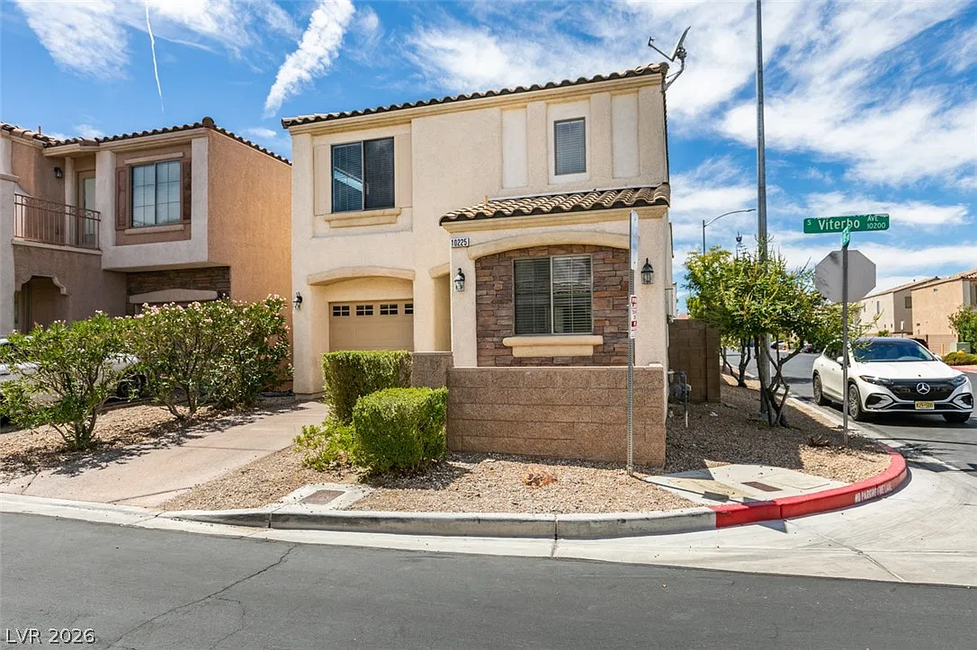 3 bed, 2.5 bath, 1411 sqft, $1,695 — Photo 3