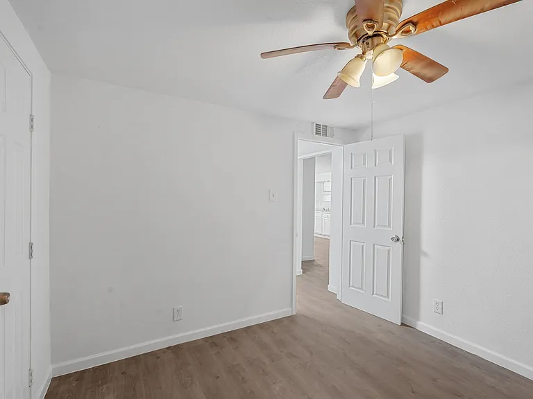 120 E Monterey St #120 — Photo 13