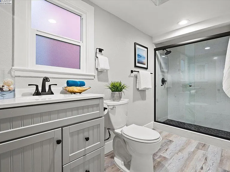 3236 Helen St #B — Photo 8