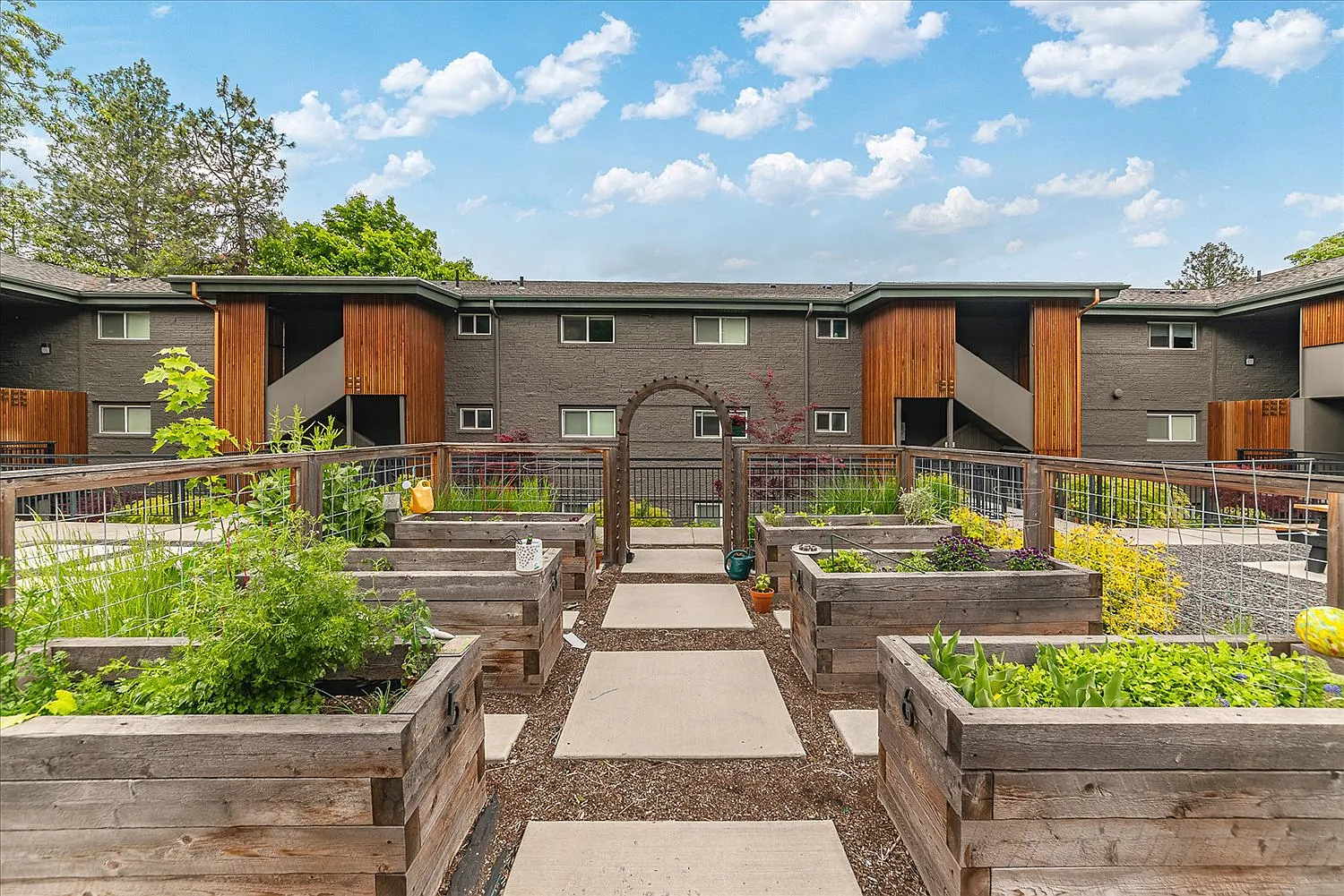 Greenview Manor Apartments — Photo 1