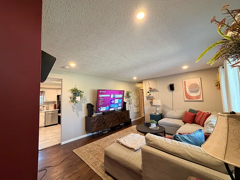 8036 Wallingwood Dr — Photo 2