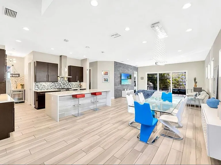 2706 W Trilby Ave — Photo 13