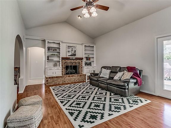 5th image of 2801 N Moulton Dr
