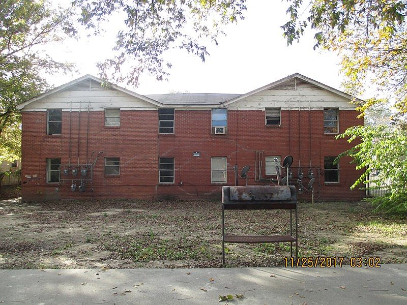 2nd image of 707 Walthall St