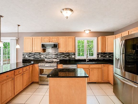 3rd image of 6 Loon Rd