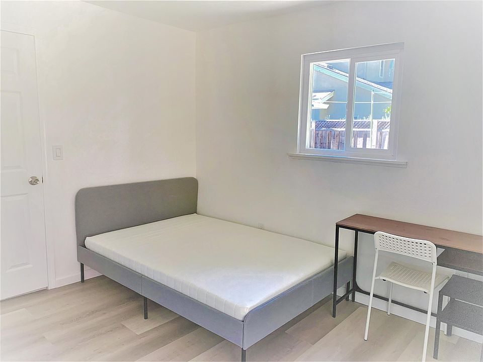 1st image of 409 Shirley Way #1