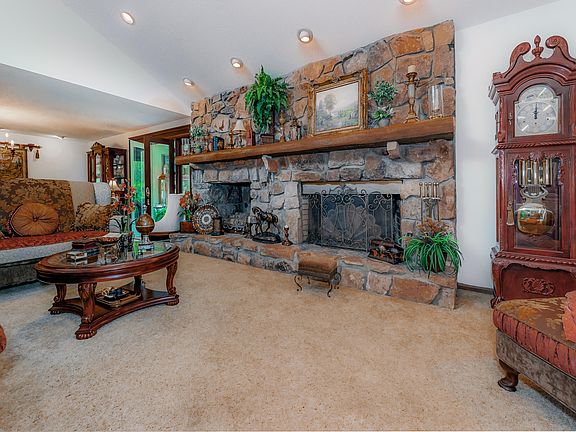 2nd image of 2619 Bella Vista Ln