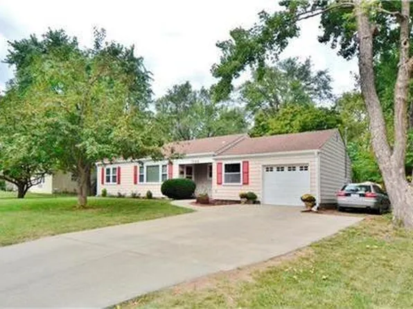 7108 W 74th St, Overland Park, KS 66204