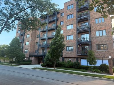 414 Clinton Pl APT 302, River Forest, IL, 60305