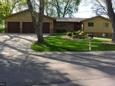 120 Edgewood Dr, Glencoe, MN, 55336