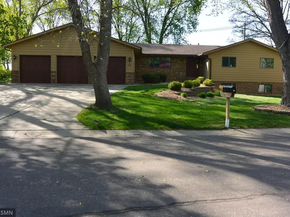 120 Edgewood Dr, Glencoe, MN 55336