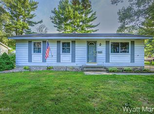 2325 Lacrosse St SW, Wyoming, MI 49519