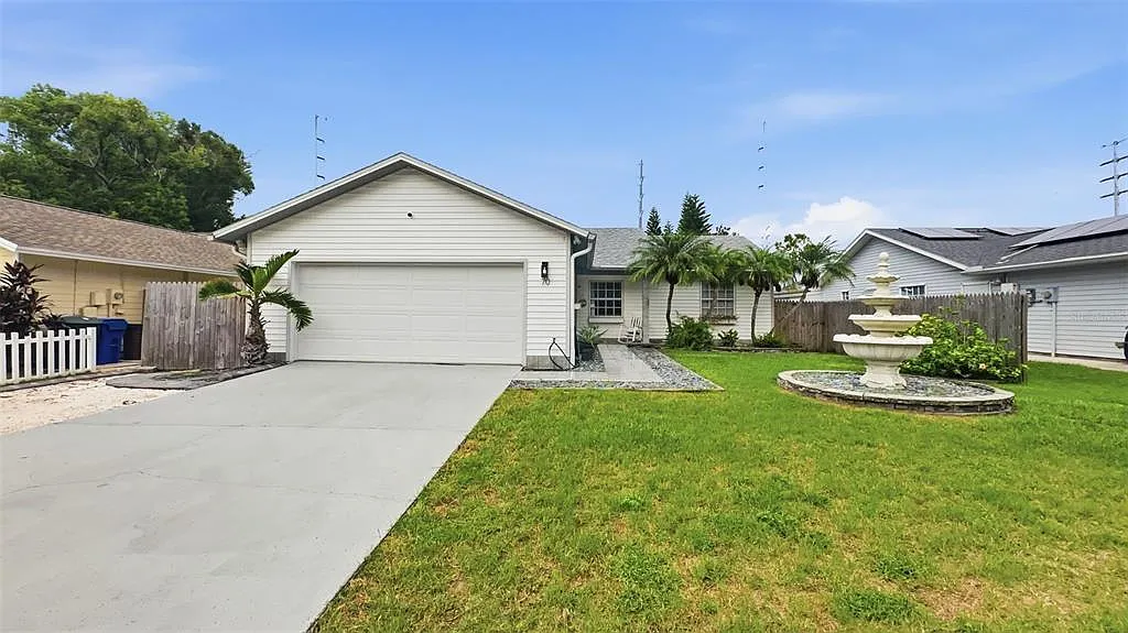 3 bed, 2.0 bath, 1375 sqft, $3,250 — Photo 1