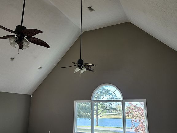 4th image of 2038 Lee Rd #1