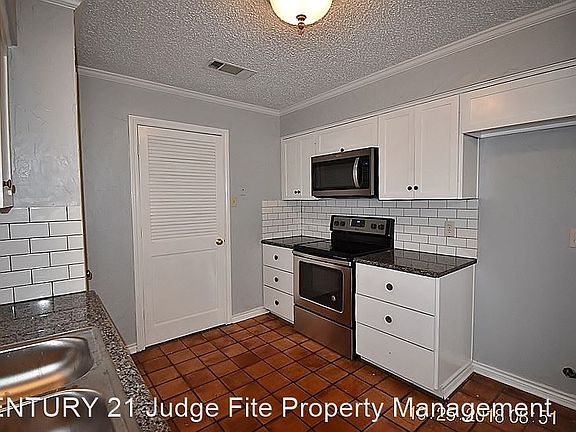 5th image of 118 Mesa Moor Dr
