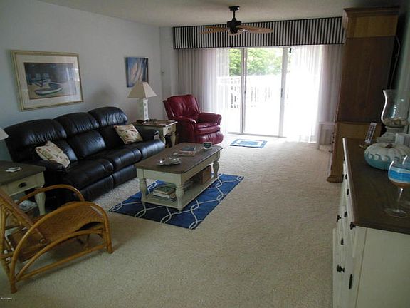 4th image of 3 Oceans West Blvd APT 1D3