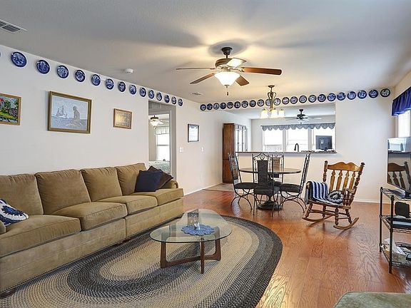 3rd image of 3215 Oyster Bay Dr