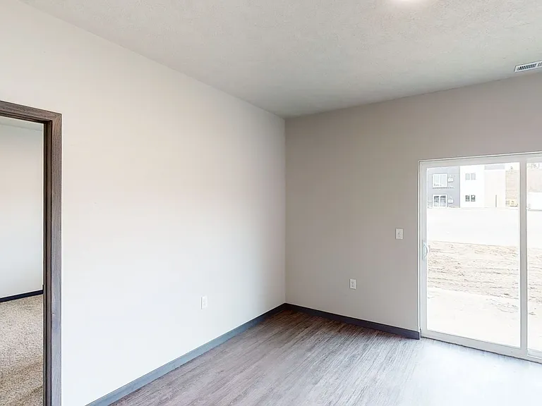 5800 Sunnybrook Plz — Photo 21