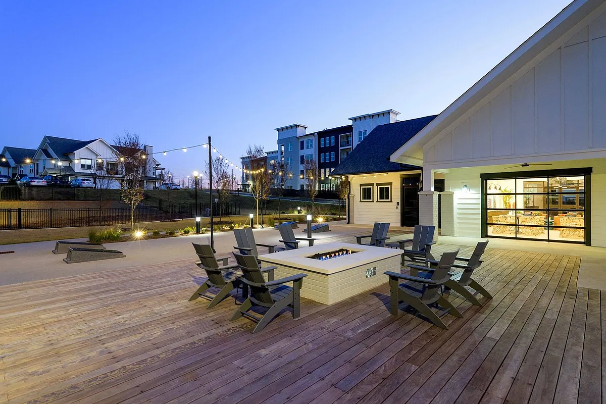 Outdoor lounge with fire pit and gaming lawn - Cadence