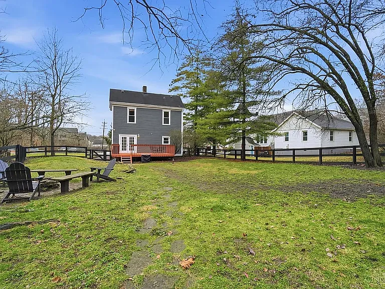 2 bed, 1.5 bath, 1429 sqft, $3,200 — Photo 3